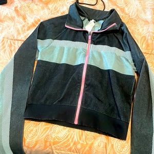 Fabletics crop jacket- 61% nylon 34% polyester 5% elastane (medium)